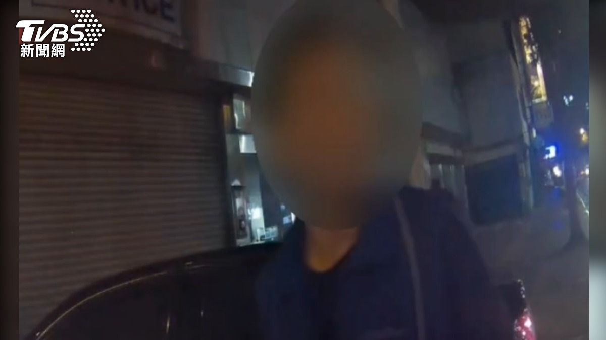 男子異想天開,購買5566假車牌。(圖/TVBS)