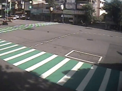 大貨車忘記將吊臂收起。（圖／TVBS）