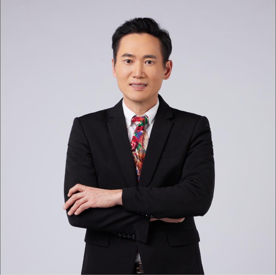 小應轉換跑道成為房仲。(圖/翻攝自小應臉書)