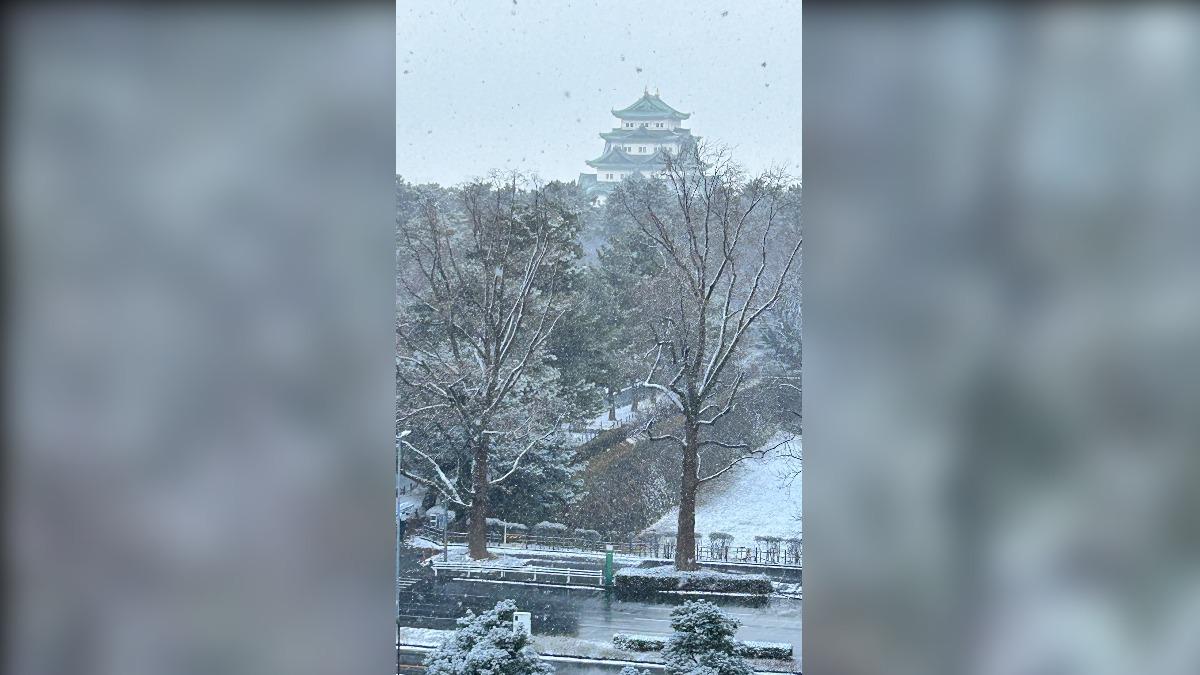名古屋城也被白雪覆蓋。（圖／翻攝自X @AP_seian）