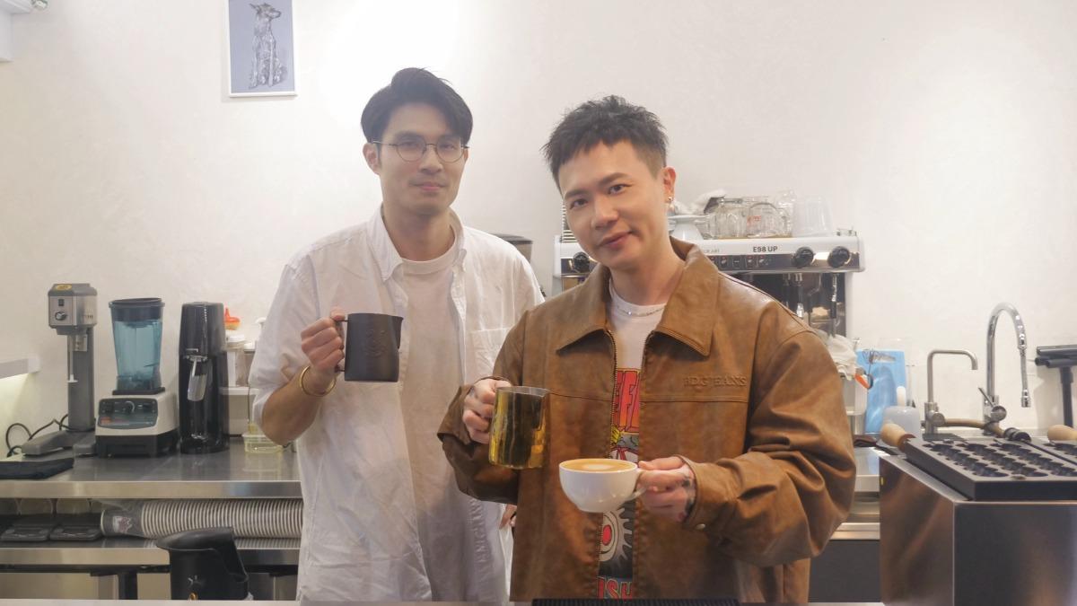 蕭秉治接下來將挑戰當咖啡師。(圖/相信音樂提供)