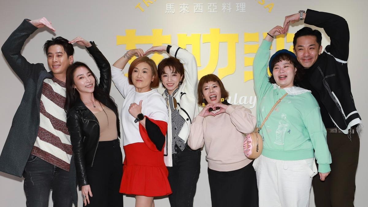 左起吳東諺、張家瑋、姚黛瑋、王瞳、錦雯、宮美樂、楊皓崴。(圖/民視提供)