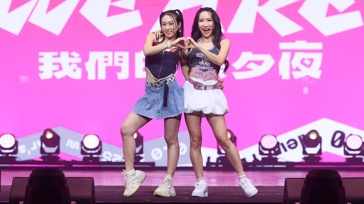 育兒和娃娃睽違10年多在台灣大舞台表演。(圖/三立提供)