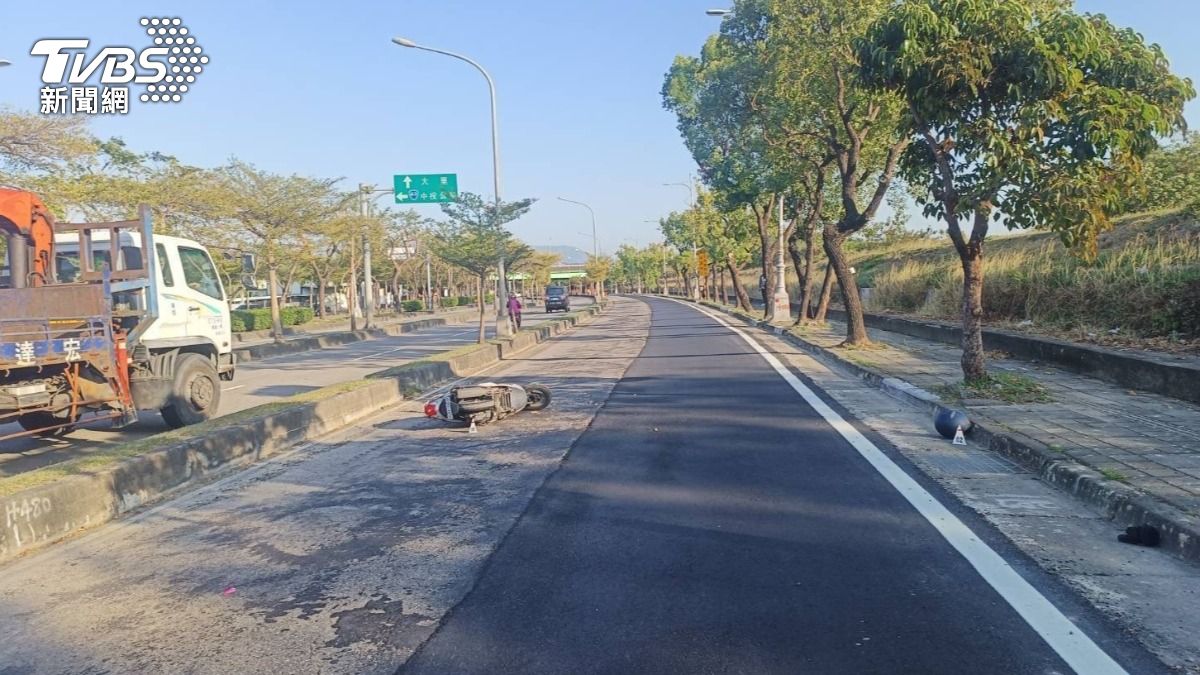 台中死亡自摔!45歲男騎機車猛撞分隔島 倒地無心跳喚不回