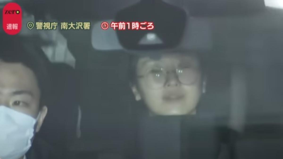 被同學忽視後暴走!日本韓籍清秀女大生持鐵鎚釀8傷 逮捕畫面曝