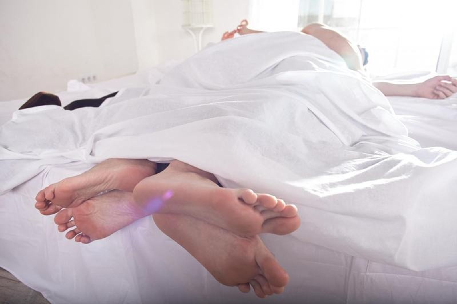 監控器揭淫亂真相！2外傭帶2男回家玩4P　幼童面前上演活春宮