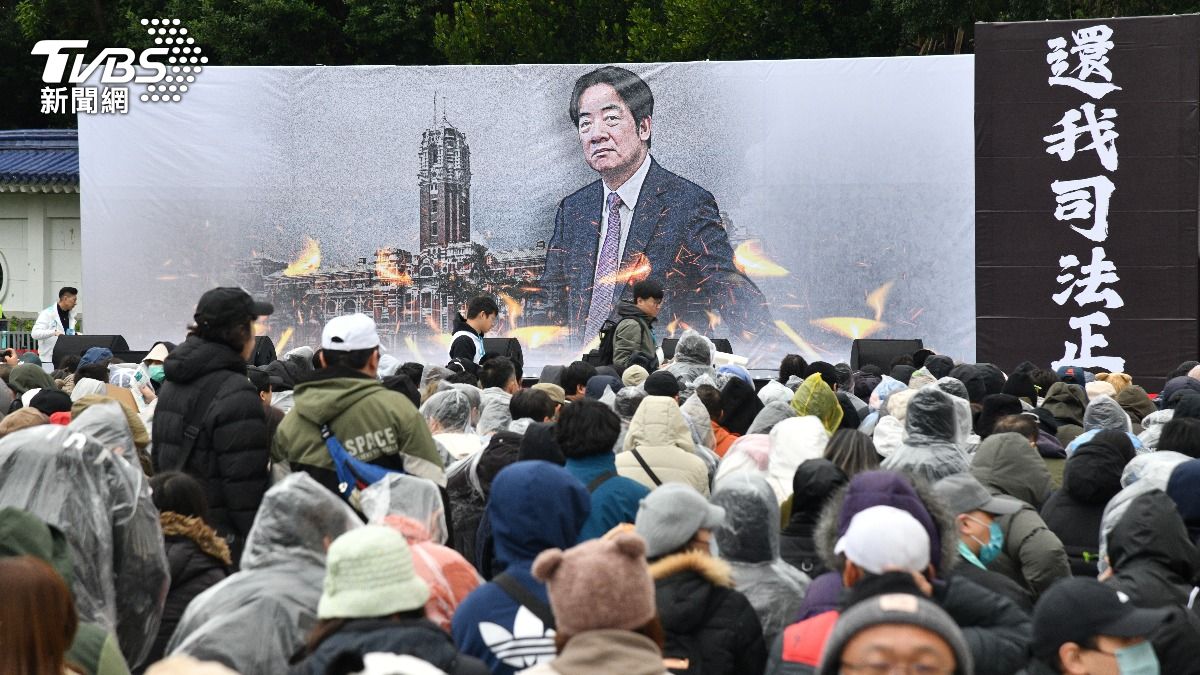 民眾黨發起「111釘孤枝：還我司法正義」遊行，號召支持者今（11）日司法節上街。（圖／胡瑞麒攝）