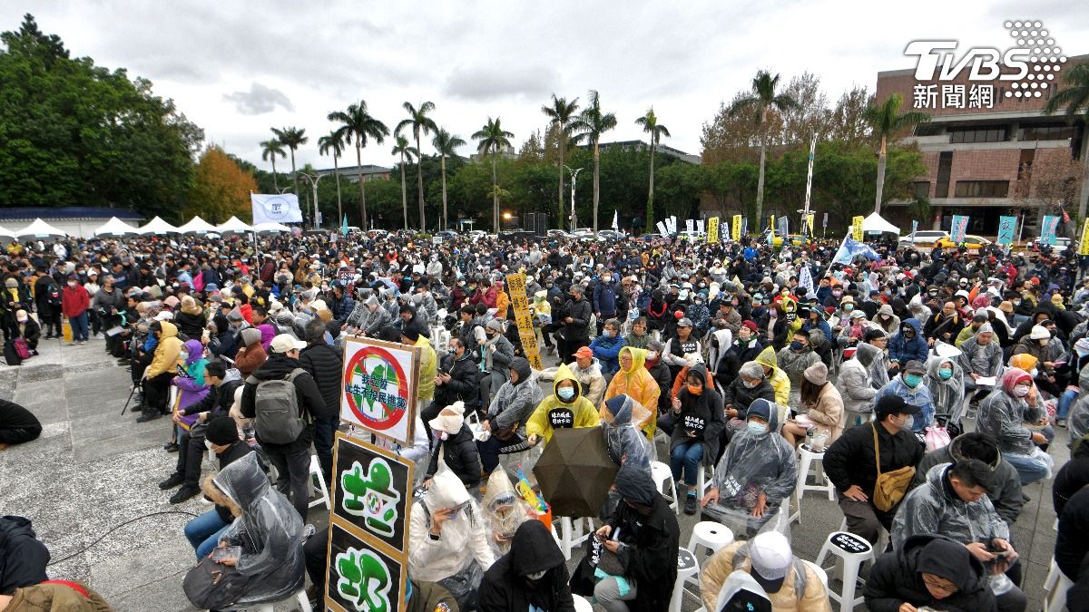民眾黨發起「111釘孤枝：還我司法正義」遊行，號召支持者今（11）日司法節上街。（圖／胡瑞麒攝）