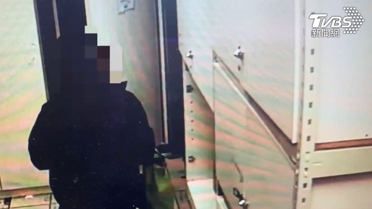 林男5次以職務之便得到的鑰匙潛入倉庫行竊。（圖／TVBS）