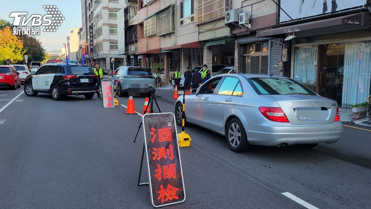 別以為晚上才抓!警「白天也抓酒駕」 踩一下油門最重噴12萬