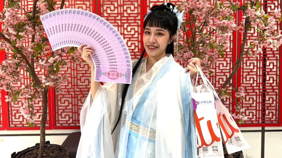 大遠百的「小龍新春福袋」，今年採取現場販售，29日上午10時發放號碼牌。（圖／大遠百提供）