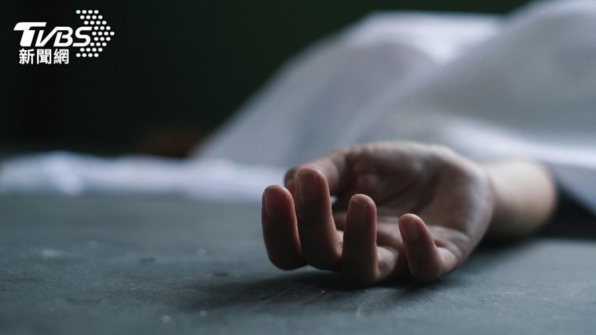 獨居女失聯5天!警破門驚見已死 屍體遭2狗「啃掉一半」