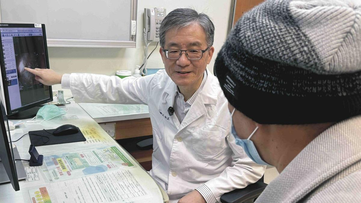 40歲貨運司機拉血便「腸癌三期」　三餐吃炸物、大腸包小腸