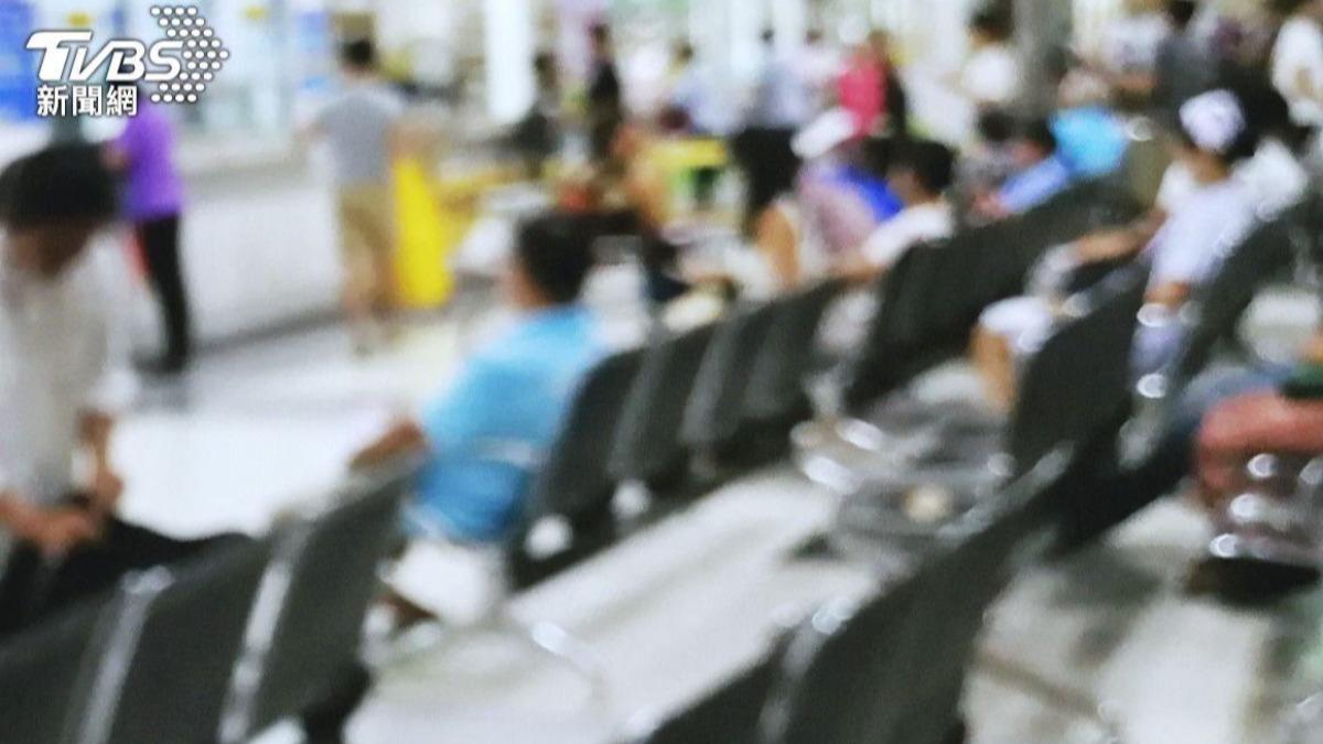 流感流行期49重症、10死 單週近14萬人次就診創十年新高