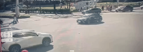 信義分局警員趕赴案件現場發生車禍送醫治療。（圖／TVBS）