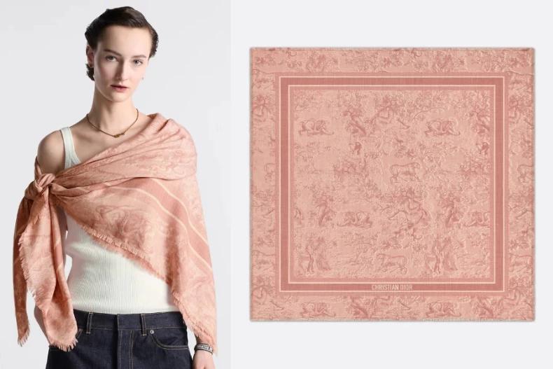 DIOR Toile de Jouy Sauvage 法式印花圖騰披巾。(圖/翻攝自DIOR)