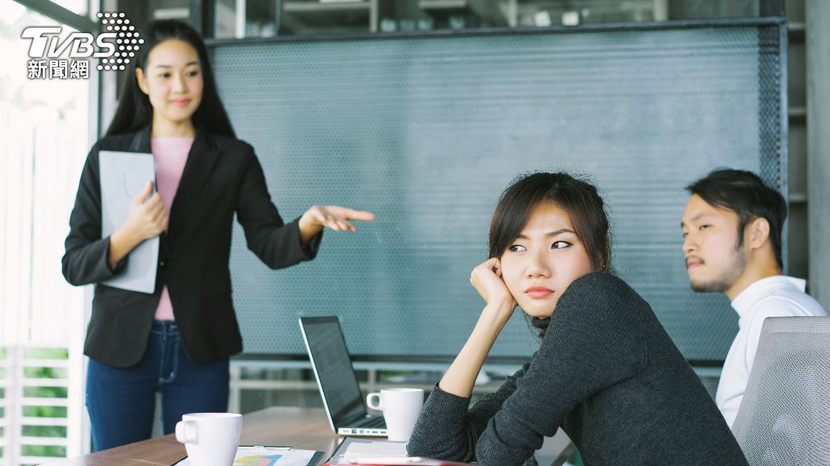 講這4字被罵爆!她嘆「職場潛規則」 過來人狂搖頭:少了這句