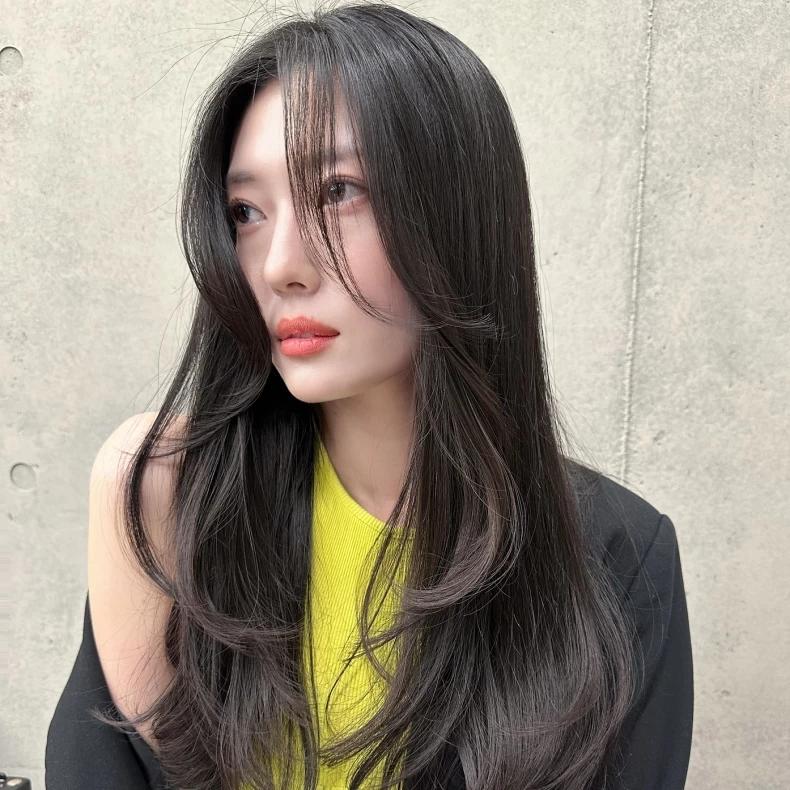 S字外翻燙以其浪漫與典雅的風格,吸引許多關注。(圖/翻攝自IG@hotpepperbeauty_hair)