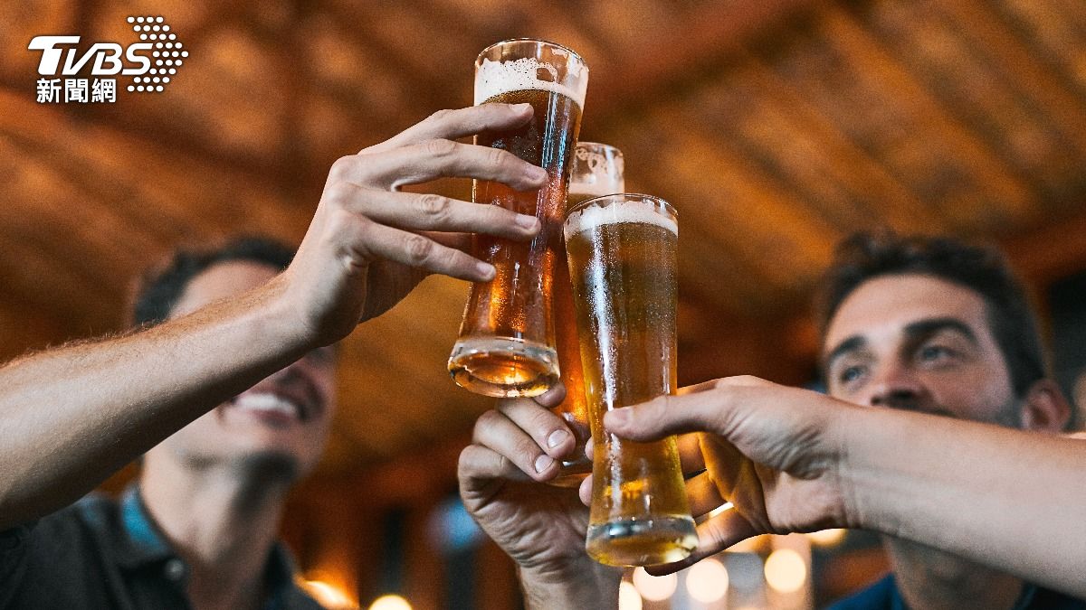 夏日炎炎小酌幾杯！感覺酒量大不如前？最新研究曝真相