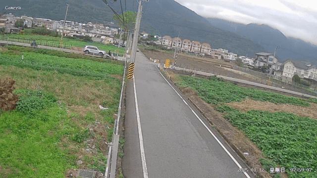 花蓮2婦人開車搶快相撞。(圖/TVBS)