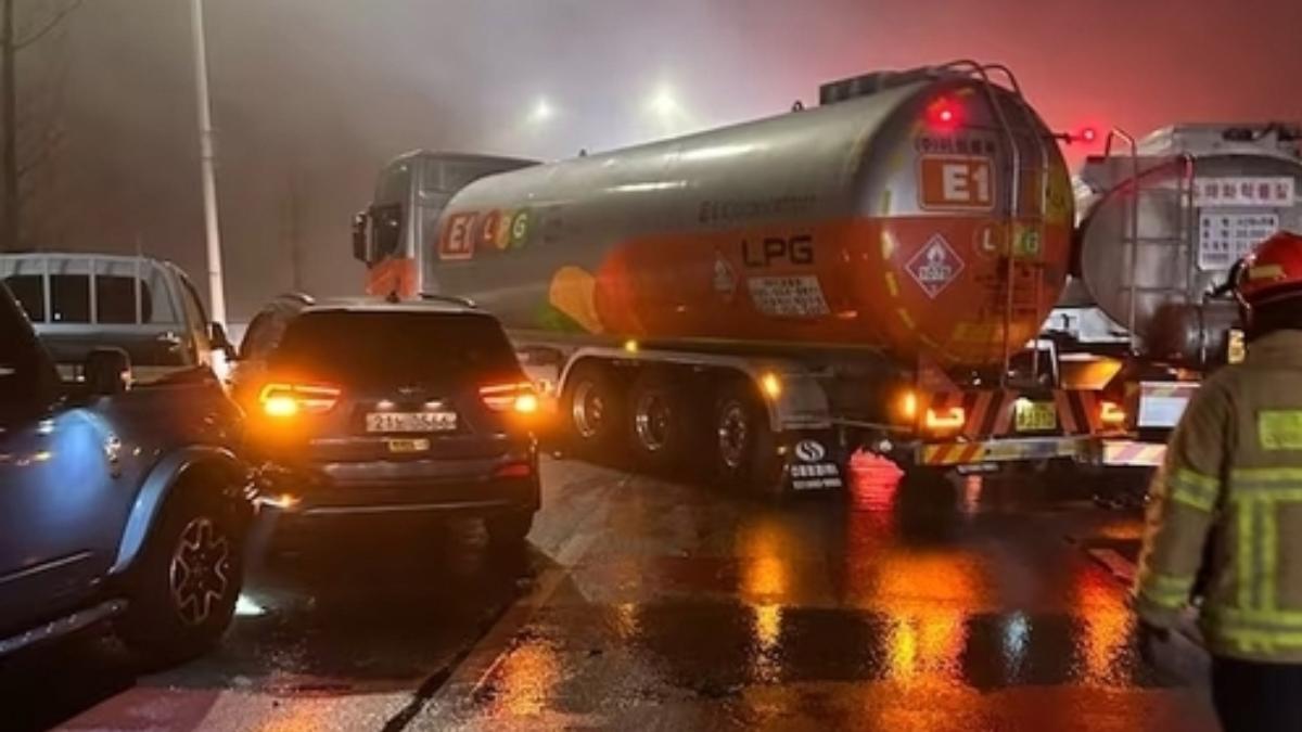 降雪和寒流黑冰釀禍 南韓高速公路連環追撞105車被捲入