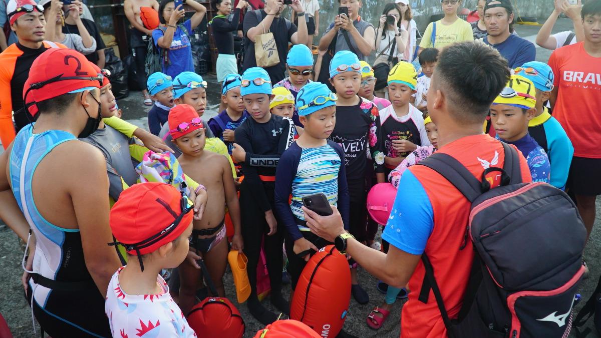 難忘之旅!《小泳士的大勇氣》創台灣本島泳渡至基隆嶼最年輕紀錄