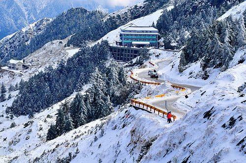 興南旅行社出團合歡山追雪。(圖/翻攝自興南旅行社臉書)