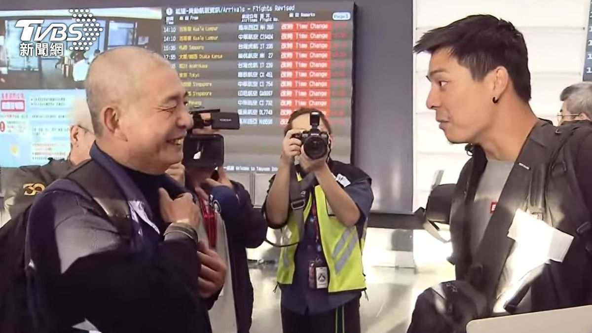 火舞表演者被要求過河後發現來不及了!今平安返台父接機見兒笑了