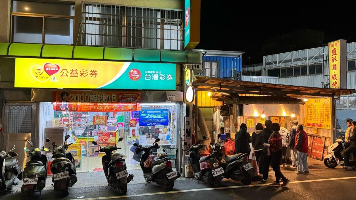 買串烤等太久!餓到怒買刮刮樂 她選「諧音號碼」爽中百萬