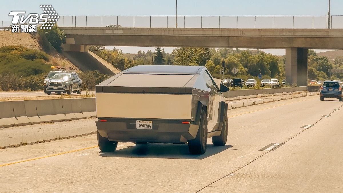 又出狀況?軟體缺陷車燈過亮 特斯拉召回逾6萬輛Cybertruck