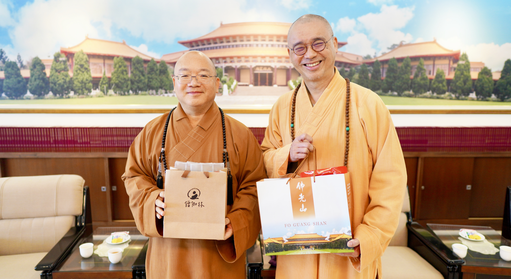 法藏和尚為「百萬神知識」拜會佛光山住持 心保和尚，籲：宗教常識教育不能再等！