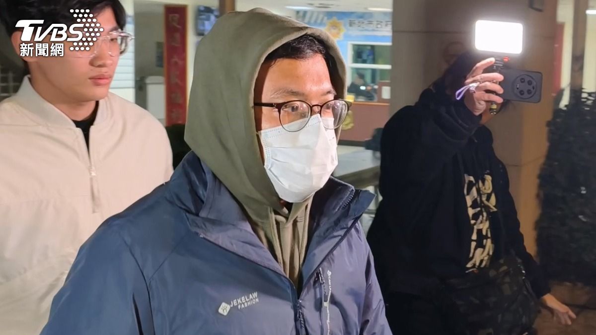 刑事局偵查正張雅綸移送台北地檢署。(圖/陳冠宇攝)