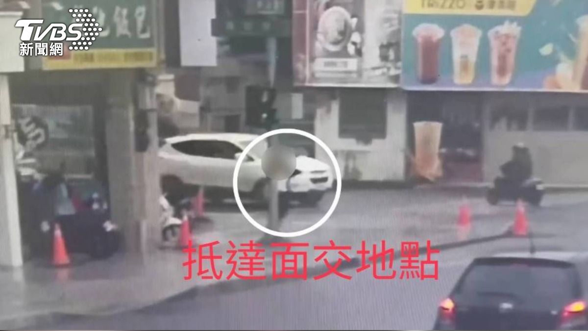 黃女為詐團車手,抵達面交地點向被害人收350萬現金。(圖/TVBS)