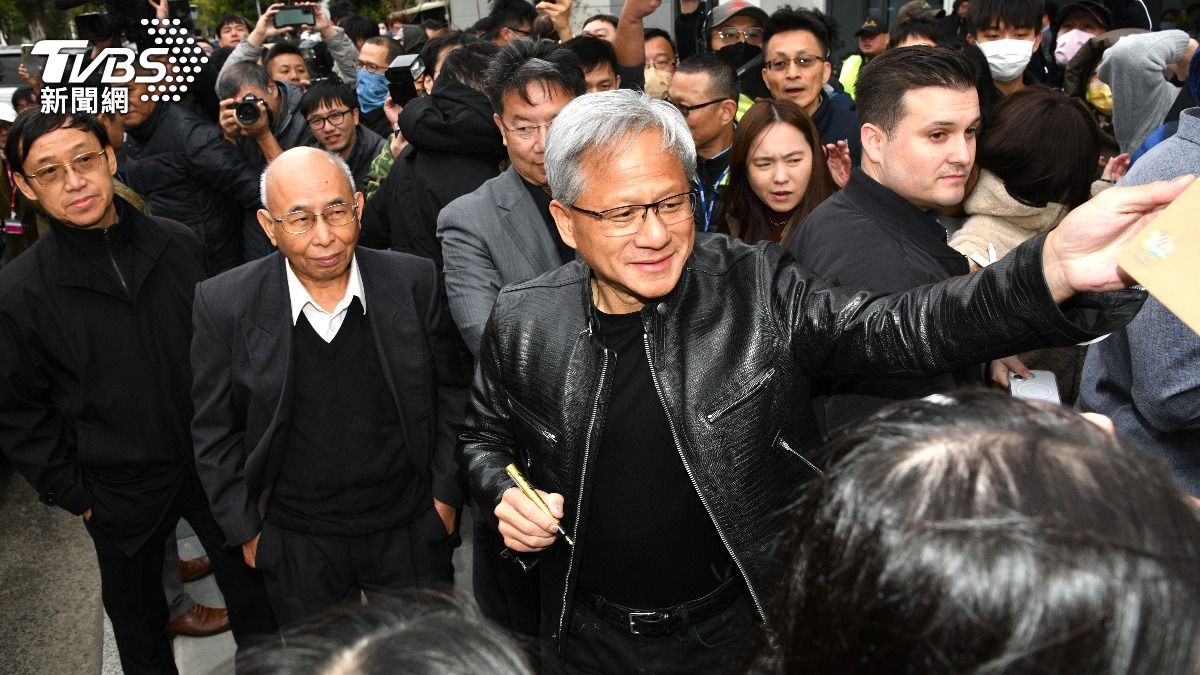 要去逛逢甲夜市!黃仁勳喊「晚上見」 將吃章魚小丸子