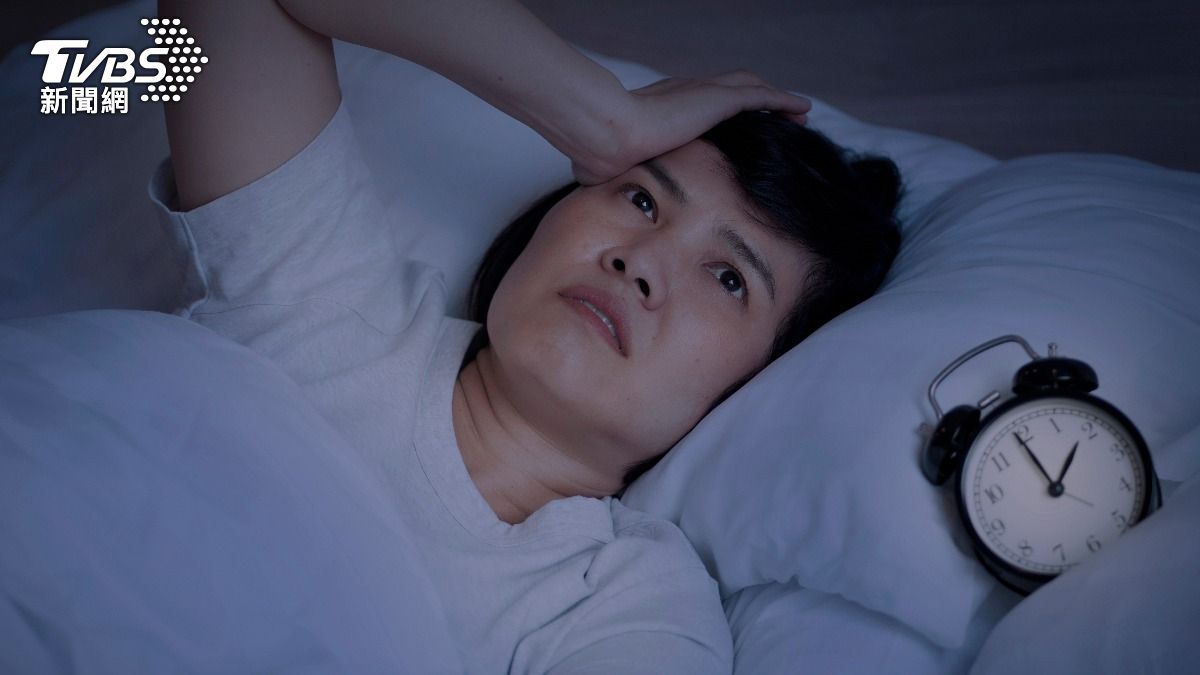 睡不好與工作有關? 研究:久坐失眠風險增37%、輪班需大量補眠