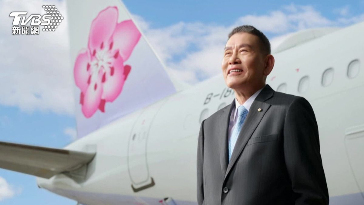 華航董座謝世謙心肌梗塞驟逝 「最美空姐」林佩瑤揭他生前暖舉
