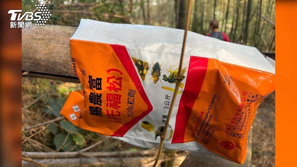 雲嘉五連峰大尖山附近遭人「投毒」灑農藥「托福松」，地面欄杆都有。(照片翻攝登山大小事)