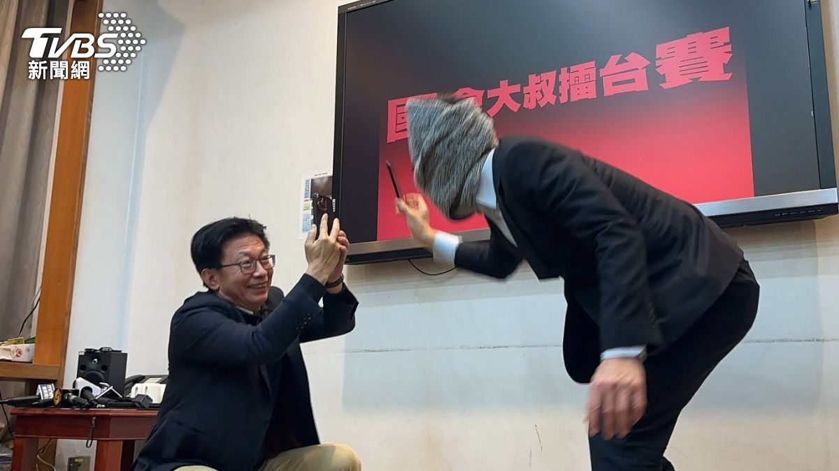 最後是郭國文、鍾佳濱對決。（圖／潘袁詩羽攝）