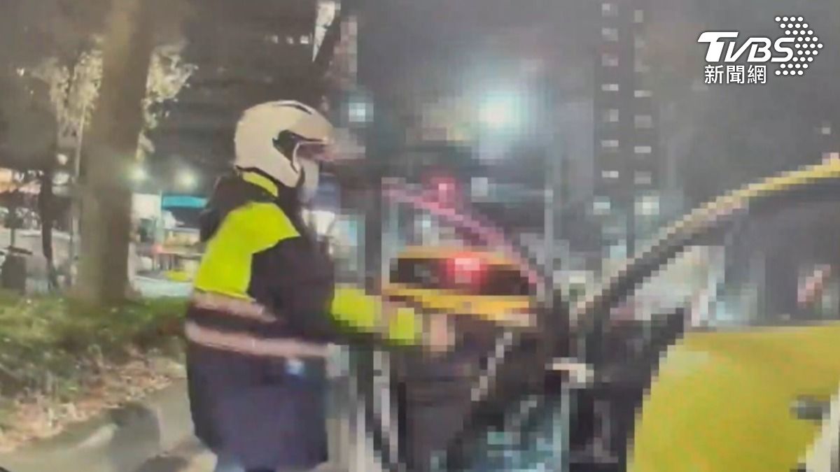 好危險!北市運將綠燈「路中載客」 屢勸不聽拒檢還撞車
