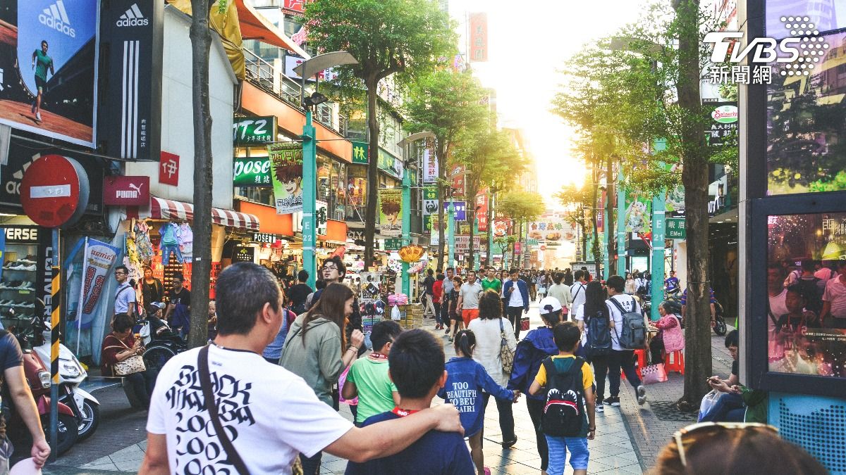 中國的文化與旅遊部17日無預警宣布將恢復福建、上海居民赴台旅遊團。(示意圖/達志影像shutterstock)