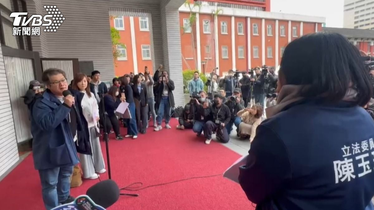 大咖導演現身立院反藍刪公視預算 陳玉珍踢館爆衝突