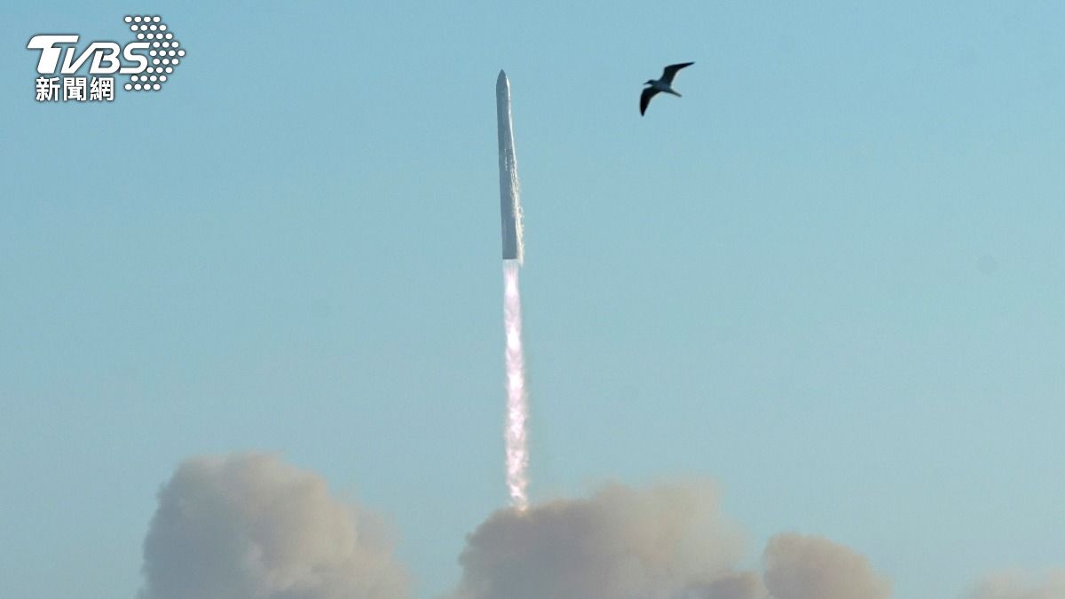 SpaceX表示本次太空船試飛發生了「快速的非計劃性解體」。（圖／達志影像路透社）