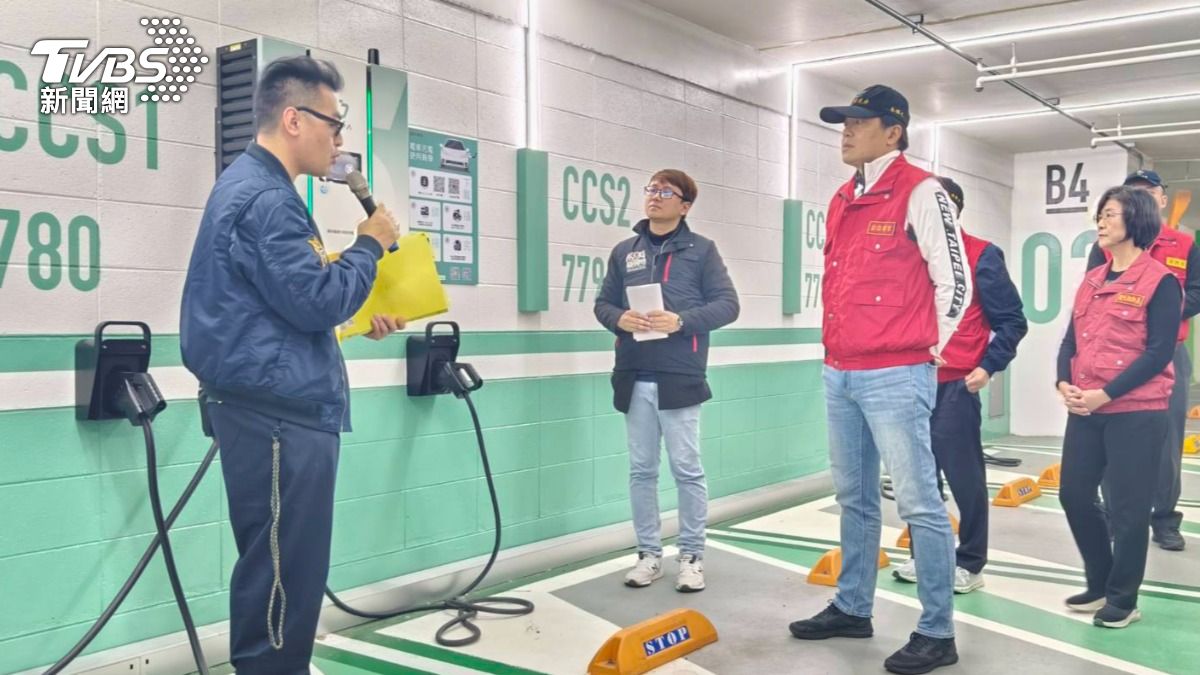 新北市政府消防局亦針對新北市列管之2685家轄內人潮出入眾多場所進行消防安全檢查。(圖/TVBS)