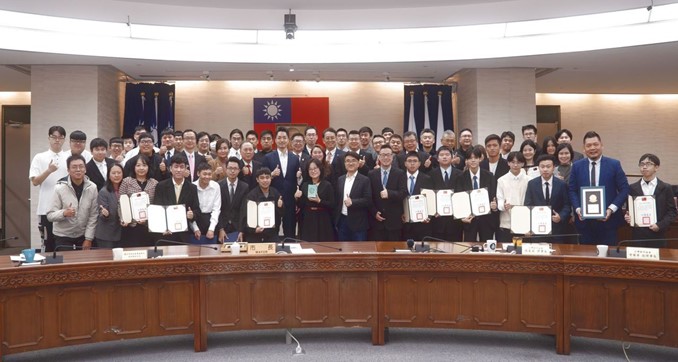 臺北市長蔣萬安與全體得獎者大合影。 協會／提供