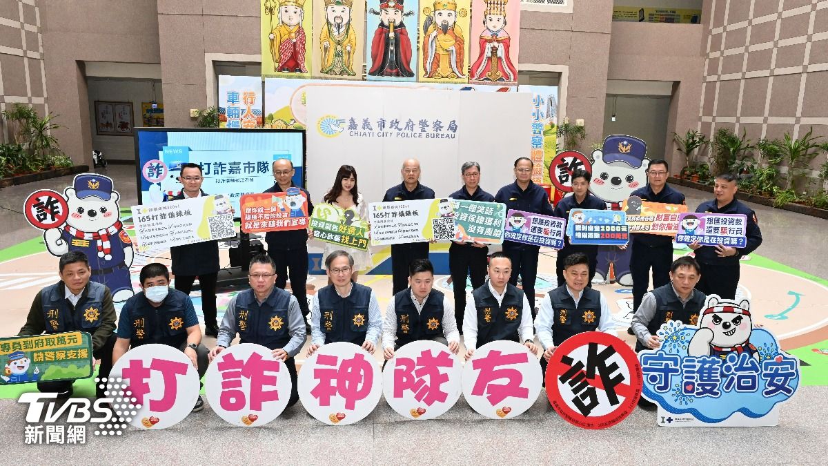 嘉義市在地網紅柯莉絲汀也以被害人身分參加記者會。(圖/TVBS)