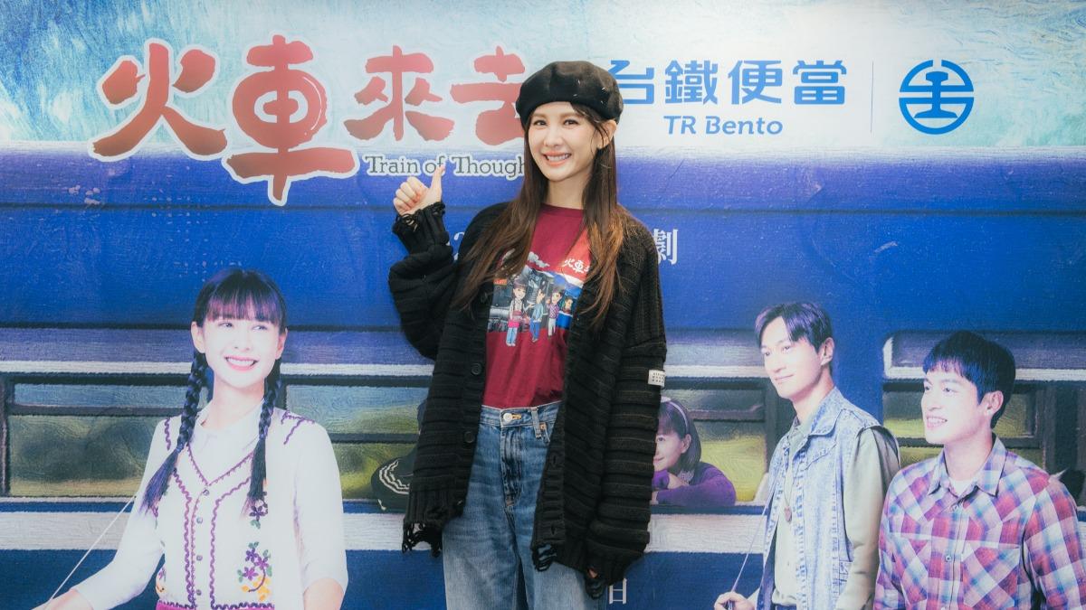 安心亞突現身台北車站賣便當!10分鐘被搶光 自曝就愛「這一味」