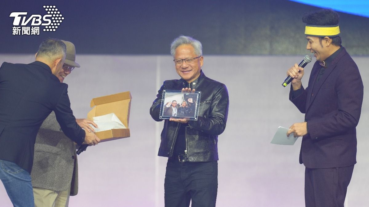 黃仁勳超霸氣!緯創尾牙抽10幸運兒送加碼獎
