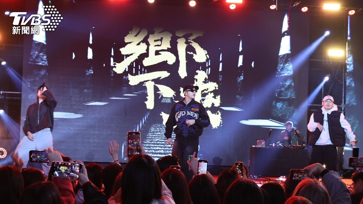 玖壹壹今是表演嘉賓,大飛(中)代班健志。(圖/張哲鳴攝)