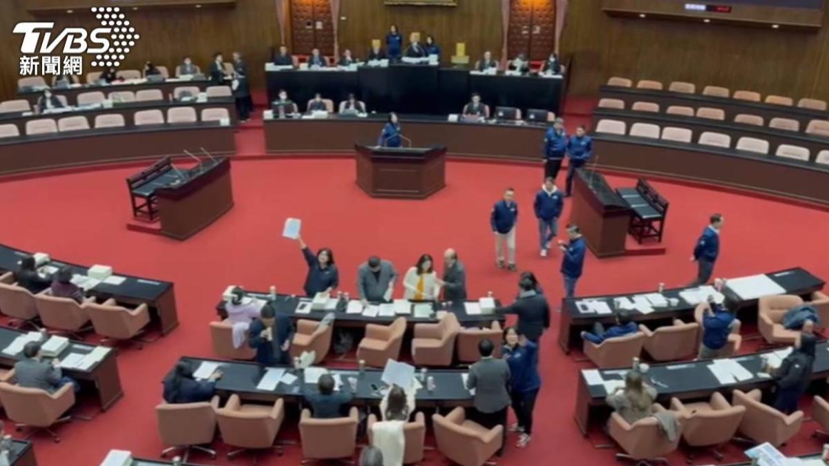國防部今(18)日喊話,「籲請立法委員理性監督」。(圖/TVBS)