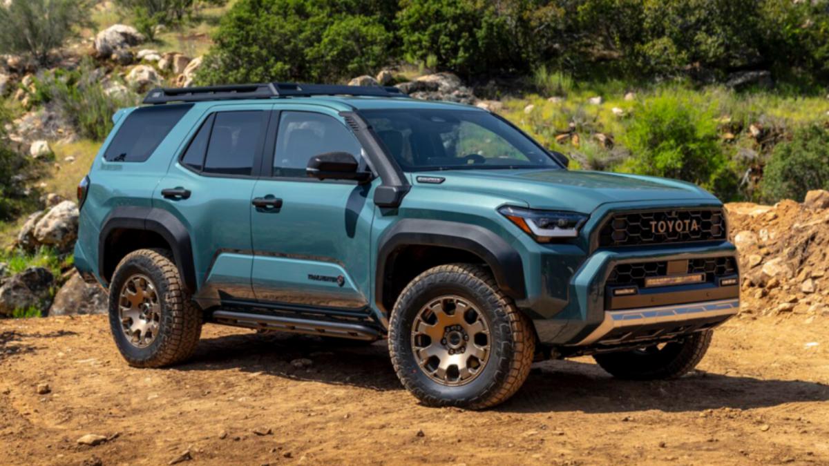Toyota 4Runner全新推出Trailhunter車型，標配更適合重度越野的配置，並以復古的外型呈現專屬個性。（圖／Toyota提供）